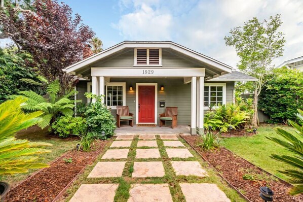 Walk through the front gate to a totally enclosed oasis!