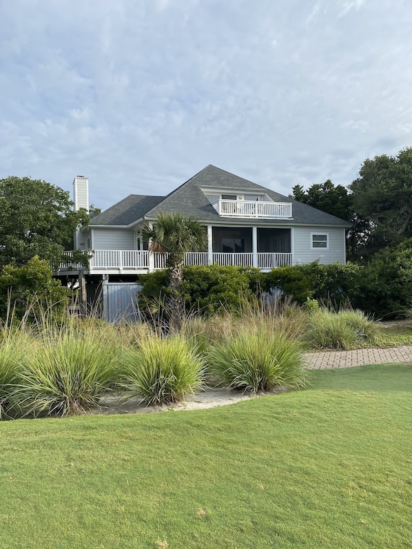 Exterior color change in 2022. Looking pretty on the golf course!