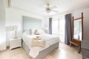 Master Bedroom. King size bed that can be twinned.