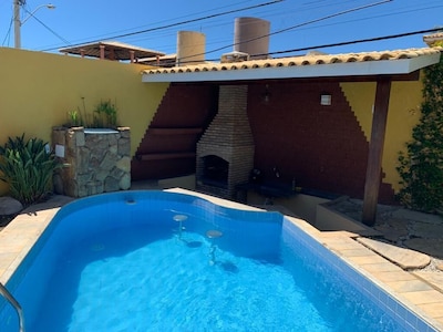 Belíssima casa de praia com piscina ,e bar molhado ,churrasqueira a 200m do  mar - Ipitanga