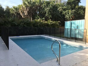 Removable child and pet safety fence can completely enclose the  pool area.