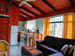 Cocina, comedor y sala de estar