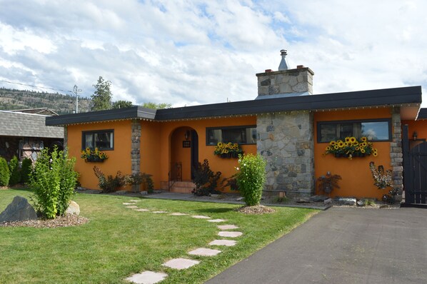 Front view of Sunflower Beach house.