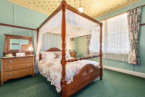 Newly wedded 💑 Honeymoon Suite 