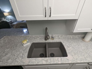 Quartz countertops 