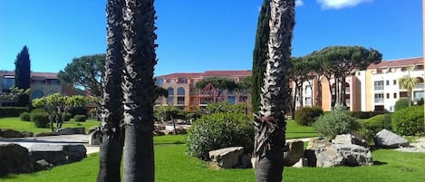 La résidence vue de la plage