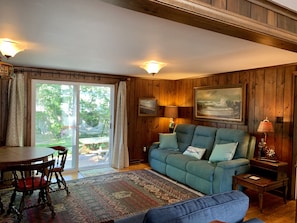 living room w/plentiful seating & new comfy reclining sofa