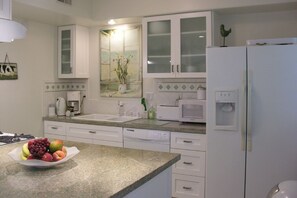 Fully equipped kitchen