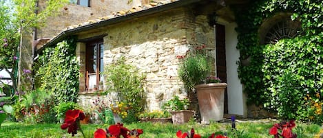 The front door of Il Forno, Podere Patrignone, patrignone.com