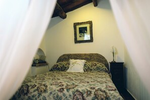 The bedroom in Il Forno, Podere Patrignone, patrignone.com