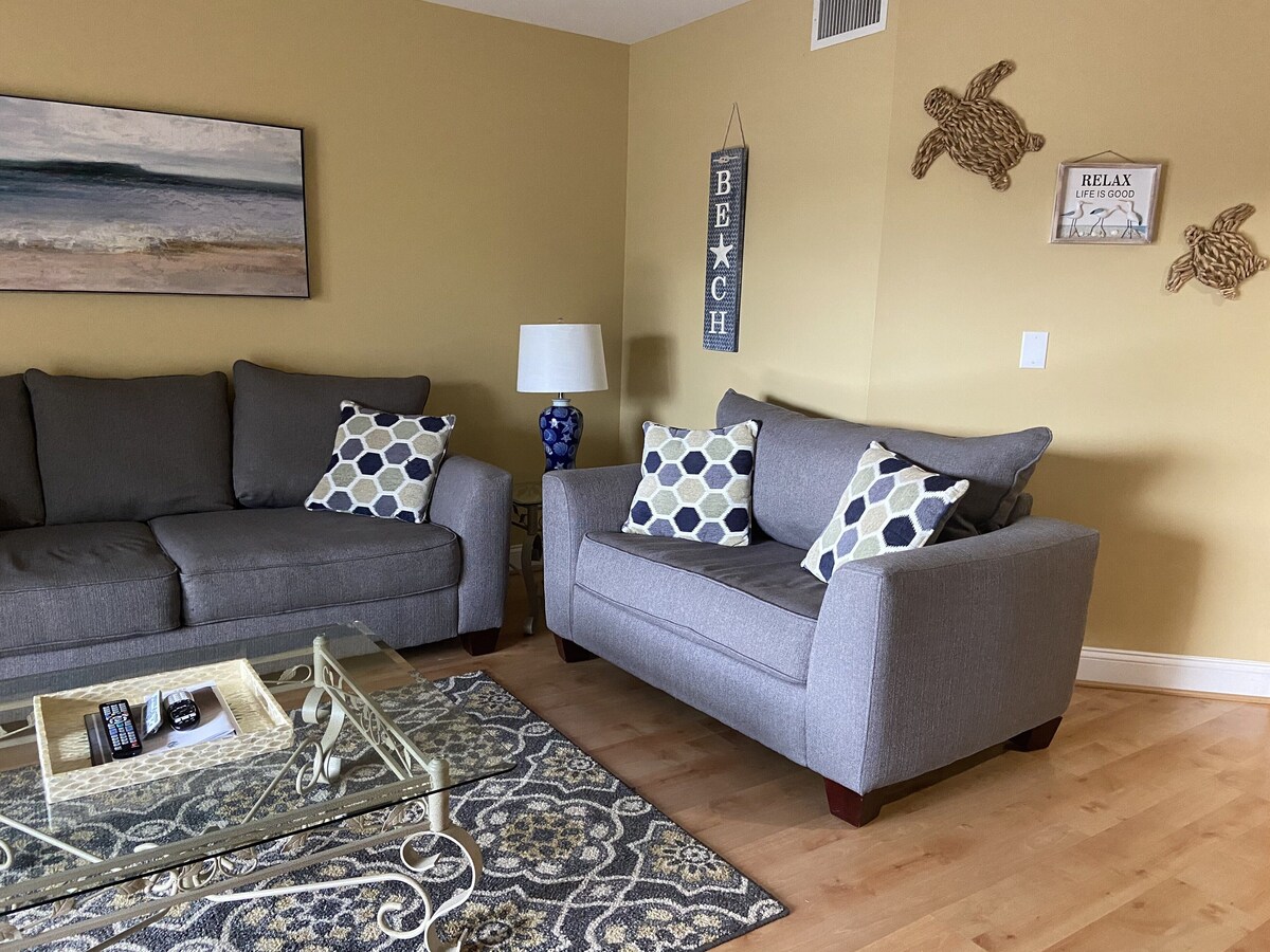 PRISTINE BEACH, GOLF, TENNIS! BEAUTIFUL AND SPACIOUS 2BR COURTSIDE VILLA!