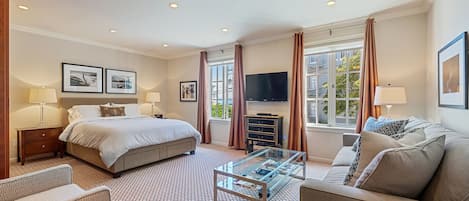 Beautifully furnished Russian Hill Studio Residence with 50+ FIVE STAR Reviews!