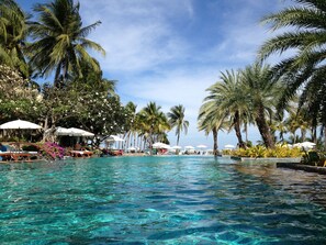 Main pool looking out to the beach