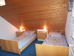 Schlafzimmer 1