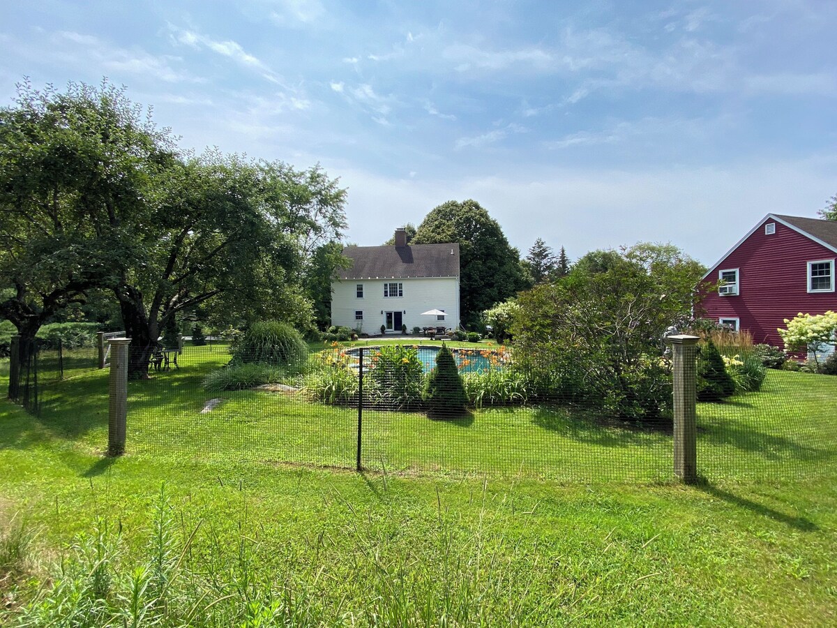 Stunning Litchfield home 1 1/2 hours from NYC in idyllic setting, 3 bedrooms