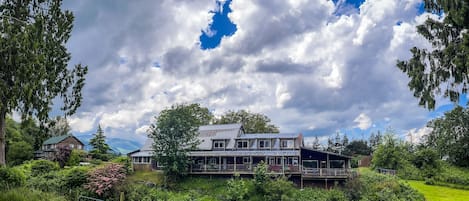 A beautiful day at Cedar Springs Lodge & Retreat Center