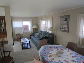 Dining area and living room in the "Bobolink"