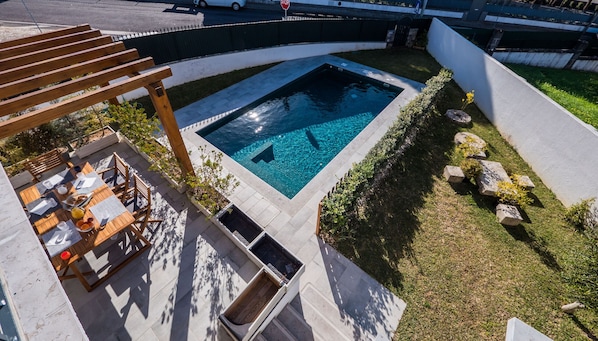 BeGuest Sun & Pool House - Pool View