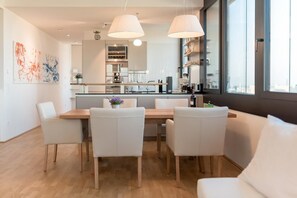 Vienna City View Living Room with kitchen