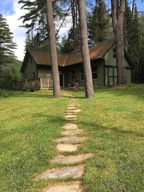 Cabin front yard.  












Cabin and front yard overlooking thr river.
