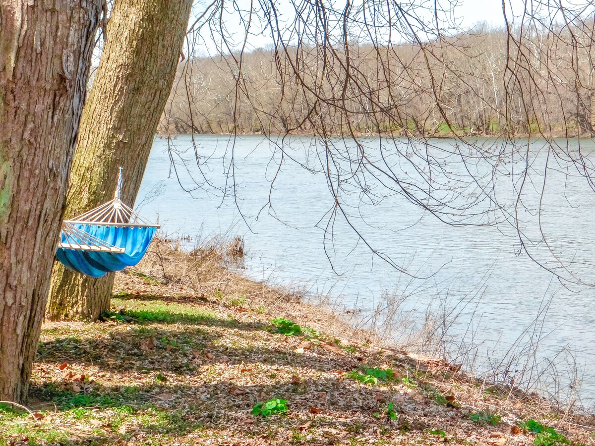 ❤️ Secluded 1940s Romantic Tiny House on the River