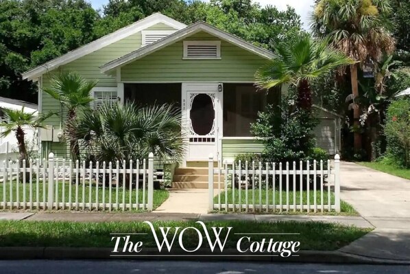 1922 Cottage in the Heart of the Historic District - Easy Walk to Downtown