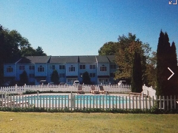 Front view and pool