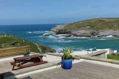 Surfside superb beach front home above Porth Beach- pets welcome