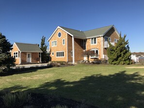 Exterior & Front Yard