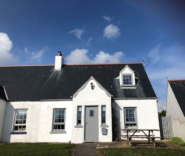No.14 Bayview, A Self Catering Holiday Home in Dunmore East, County Waterford