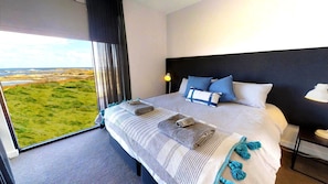 Bedroom 2
(may be separated into 2 king single beds)