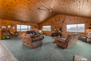  Comfortable seating for 10 people with a large screen smart TV