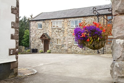 A Beautifully Converted Cottage - Ideal Location For Exploring The Lakes