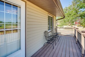 Front Porch (Private) | Patio Furniture | Lighting