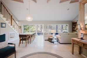 67 Plantation - Living Room