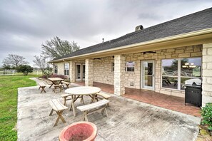 Exterior | Private Yard & Patio | Outdoor Dining | Grill
