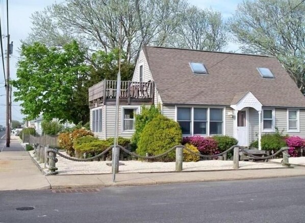 Robinson Beach House 
