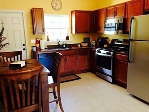 Full Kitchen 