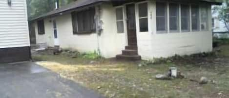 Cottage from road.
Side Garage