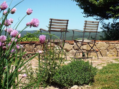 Farmhouse with pool in central Tuscany