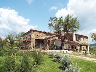 Farmhouse with pool in central Tuscany