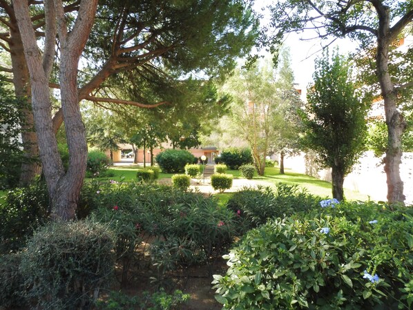 Jardins au centre de la résidence