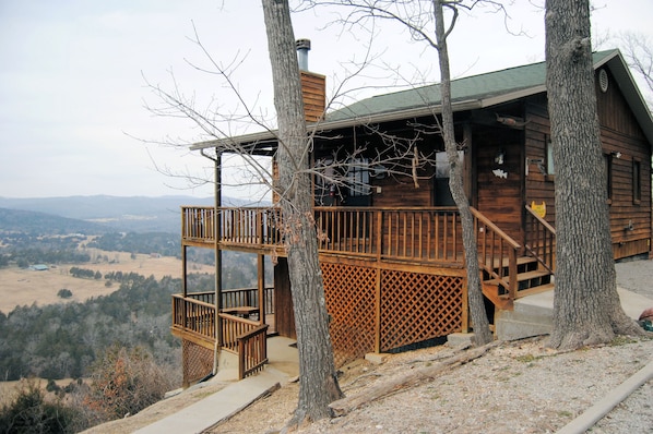 Located on bluff 450 feet over valley floor with incredible views