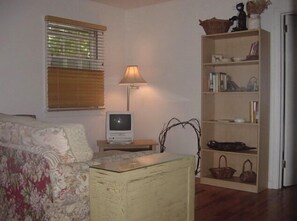 Living Room (West)