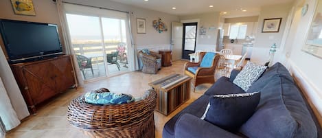 39_B_Lighthouse_Point-Living-room-pic2