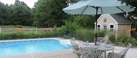 private pool dining area