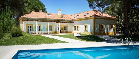 Villa Sobreiro, moderna, relaxante e com piscina privada. 