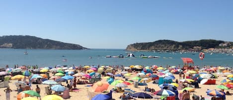 Welcome to Sao Martinho do Porto. Beach is a short scenic 5-10 minute walk away.