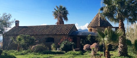 Haupt Haus mit Schlafzimmer im Turm.