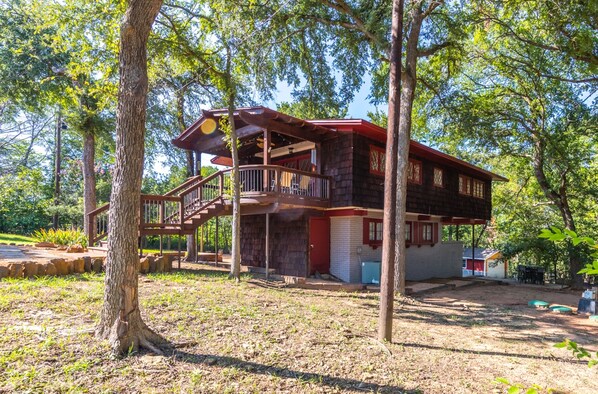 The Treehouse welcomes you with an over-sized deck & entry.